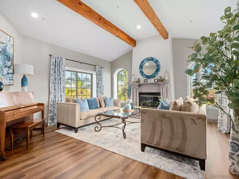 Living - 2624 Puebla St, Escondido, CA 92025 photo 2 of 5