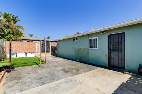 Exterior - 1328 Buena St, Oceanside, CA 92058 photo 3 of 9