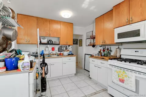 Kitchen - 1328 Buena St, Oceanside, CA 92058 photo 3 of 4
