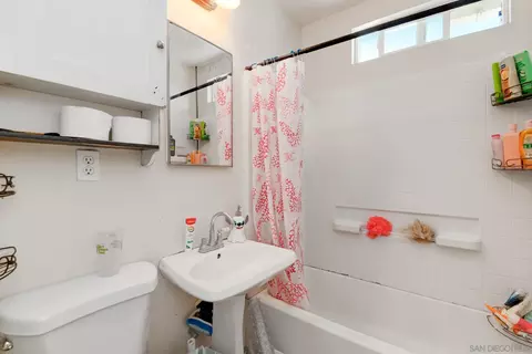 Bath - 1328 Buena St, Oceanside, CA 92058 photo 1 of 2