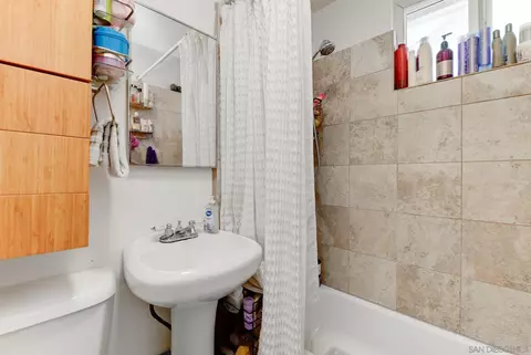 Bath - 1328 Buena St, Oceanside, CA 92058 photo 2 of 2