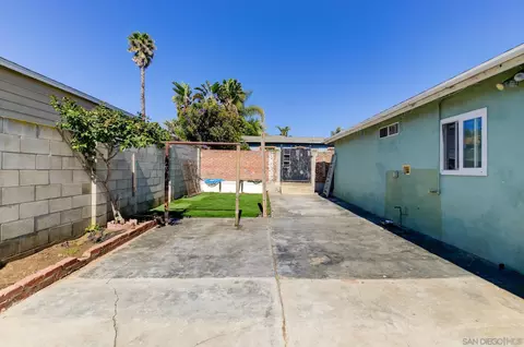Exterior - 1328 Buena St, Oceanside, CA 92058 photo 2 of 9