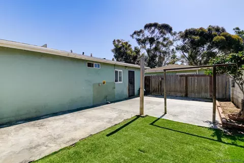 Exterior - 1328 Buena St, Oceanside, CA 92058 photo 5 of 9