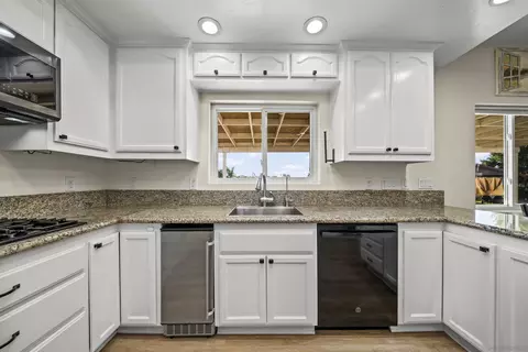 Kitchen - 16951 Old Coach Rd, Poway, CA 92064 photo 11 of 12