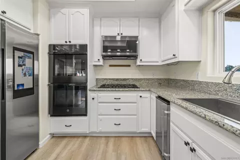 Kitchen - 16951 Old Coach Rd, Poway, CA 92064 photo 10 of 12