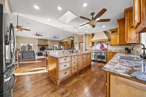 Kitchen - 16951 Old Coach Rd, Poway, CA 92064 photo 5 of 12