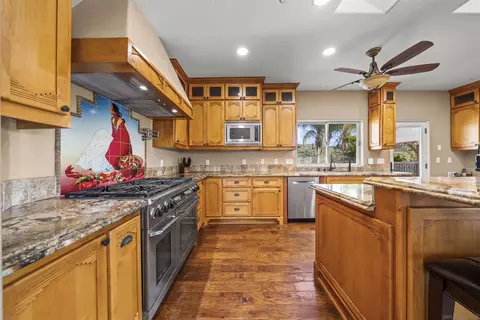 Kitchen - 16951 Old Coach Rd, Poway, CA 92064 photo 4 of 12