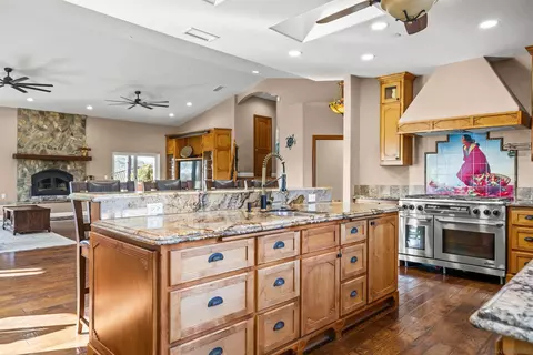 Kitchen - 16951 Old Coach Rd, Poway, CA 92064 photo 3 of 12