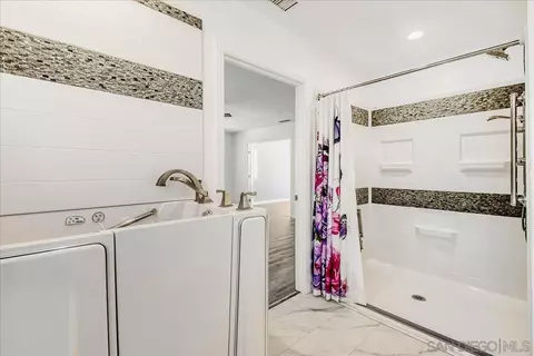 Bath - 2679 Ferdinand Rd, El Cajon, CA 92020 photo 3 of 4