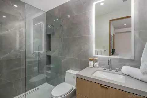 Bath - 521 S Rios Ave, Solana Beach, CA 92075 photo 3 of 7