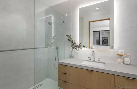 Bath - 521 S Rios Ave, Solana Beach, CA 92075 photo 4 of 7