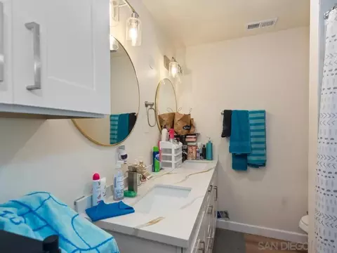 Bath - 1027-33 Chestnut St, Escondido, CA 92025 photo 5 of 5