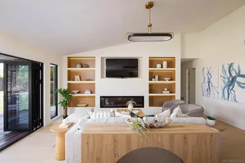 Living - 1502 Vanessa Cir, Encinitas, CA 92024 photo 2 of 6