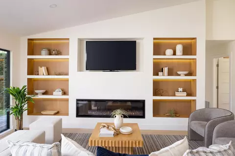 Living - 1502 Vanessa Cir, Encinitas, CA 92024 photo 5 of 6