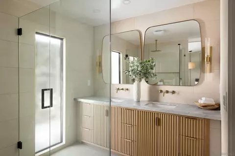 Bath - 1502 Vanessa Cir, Encinitas, CA 92024 photo 1 of 3