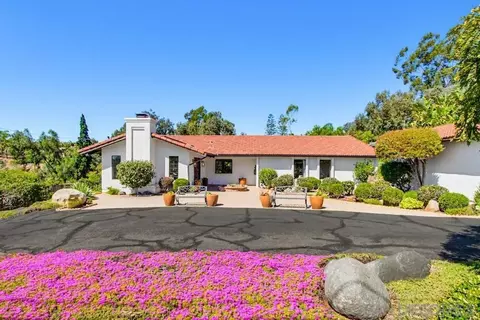 Exterior - 2024 Grandview Rd, Vista, CA 92084 photo 3 of 18