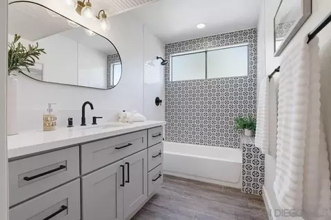 Bath - 2024 Grandview Rd, Vista, CA 92084 photo 2 of 6