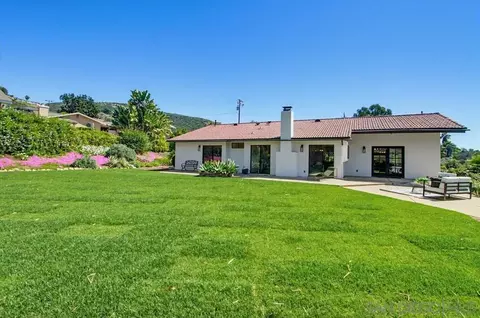 Exterior - 2024 Grandview Rd, Vista, CA 92084 photo 6 of 18