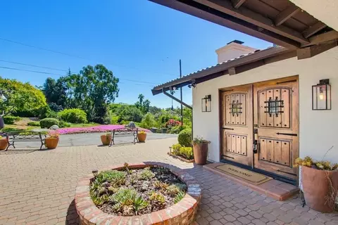 Exterior - 2024 Grandview Rd, Vista, CA 92084 photo 4 of 18