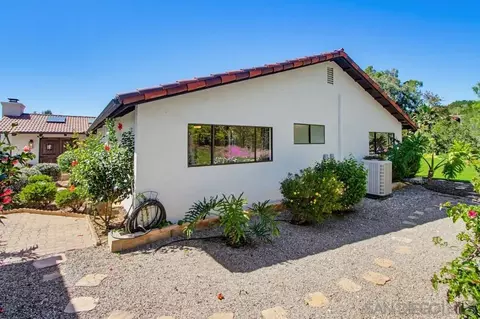 Exterior - 2024 Grandview Rd, Vista, CA 92084 photo 14 of 18
