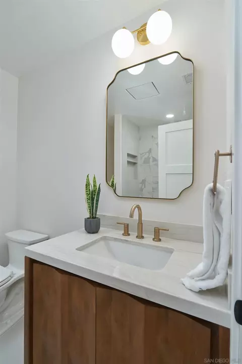 Bath - 2465 Garfield St, Carlsbad, CA 92008 photo 3 of 8