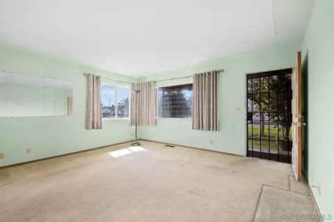 Living - 660 Mills St, Escondido, CA 92027 photo 2 of 4