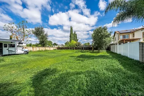 Exterior - 660 Mills St, Escondido, CA 92027 photo 6 of 21
