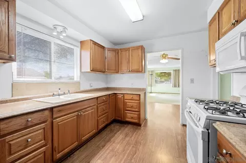 Kitchen - 660 Mills St, Escondido, CA 92027 photo 3 of 4