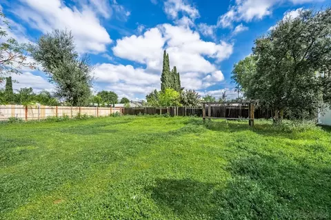 Exterior - 660 Mills St, Escondido, CA 92027 photo 9 of 21