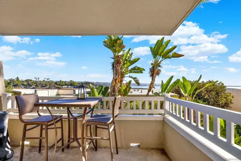 4015 Crown Point Dr #102, San Diego, CA 92109