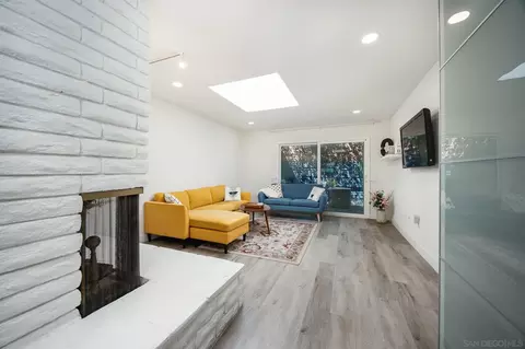 Living - 810 E Washington Ave UNIT E, Escondido, CA 92025 photo 1 of 4