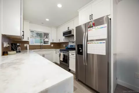 Kitchen - 810 E Washington Ave UNIT E, Escondido, CA 92025 photo 2 of 4