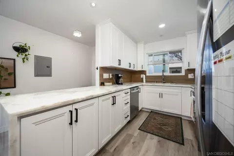 Kitchen - 810 E Washington Ave UNIT E, Escondido, CA 92025 photo 4 of 4