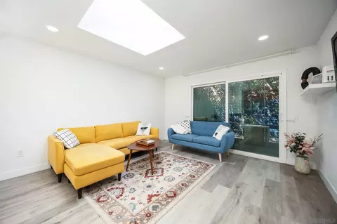 Living - 810 E Washington Ave UNIT E, Escondido, CA 92025 photo 2 of 4