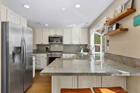 Kitchen - 14919 Derringer Rd, Poway, CA 92064 photo 4 of 6