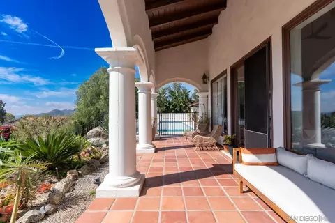 Exterior - 40616 Rock Mountain Dr, Fallbrook, CA 92028 photo 4 of 11