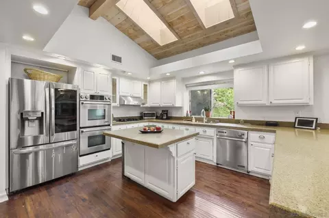 Kitchen - 2656 Secret Lake Ln, Fallbrook, CA 92028 photo 4 of 7
