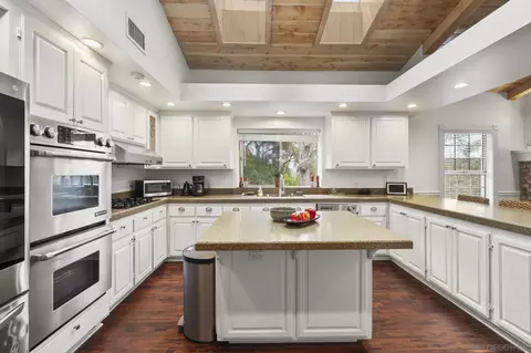 Kitchen - 2656 Secret Lake Ln, Fallbrook, CA 92028 photo 6 of 7
