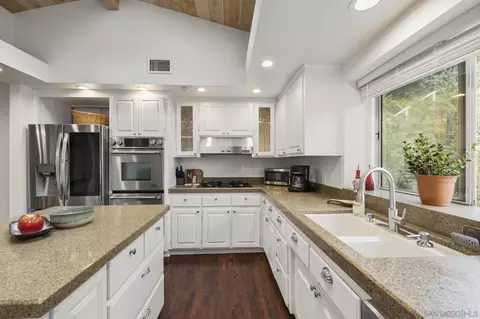 Kitchen - 2656 Secret Lake Ln, Fallbrook, CA 92028 photo 3 of 7