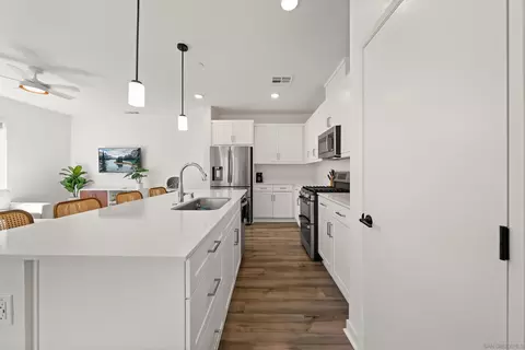 Kitchen - 35164 Grove Trl, Fallbrook, CA 92028 photo 1 of 4