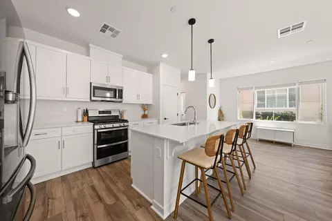 Kitchen - 35164 Grove Trl, Fallbrook, CA 92028 photo 3 of 4