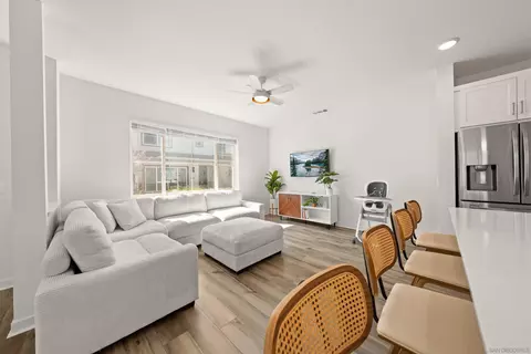 Living - 35164 Grove Trl, Fallbrook, CA 92028 photo 2 of 2