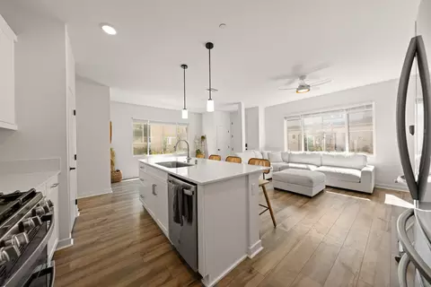 Kitchen - 35164 Grove Trl, Fallbrook, CA 92028 photo 2 of 4