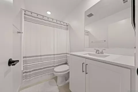 Bath - 35164 Grove Trl, Fallbrook, CA 92028 photo 1 of 2