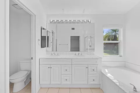 Bath - 5761 Spur Ave, Oceanside, CA 92057 photo 2 of 3