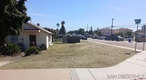 875 11th St, Imperial Beach, CA 91932 photo 2