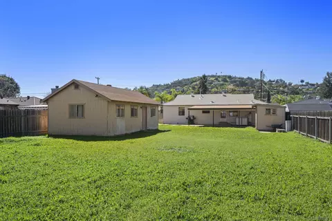 Exterior - 1194 Andover Rd, El Cajon, CA 92019 photo 11 of 13