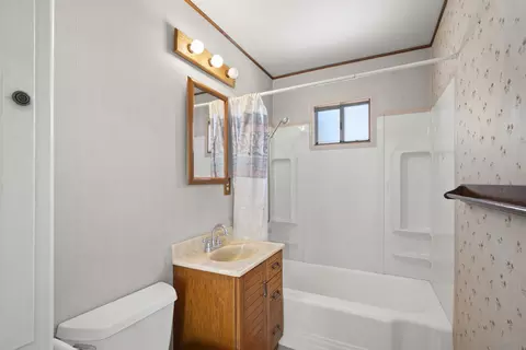 Bath - 1194 Andover Rd, El Cajon, CA 92019 photo 1 of 1
