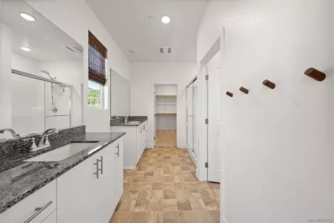 Entry Way - 35172 Bergamot Cv, Fallbrook, CA 92028 photo 7 of 8