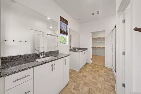 Bath - 35172 Bergamot Cv, Fallbrook, CA 92028 photo 2 of 3